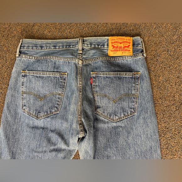 Levis 501 Men's 33x34 Straight Leg Blue Medium Wash Button Fly Blue Jean Casual - Picture 3 of 9